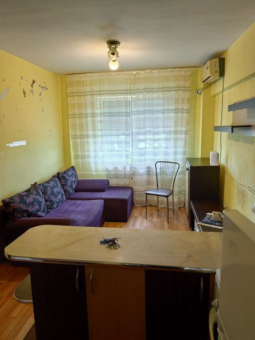 Închiriez apartament cu 2 camere