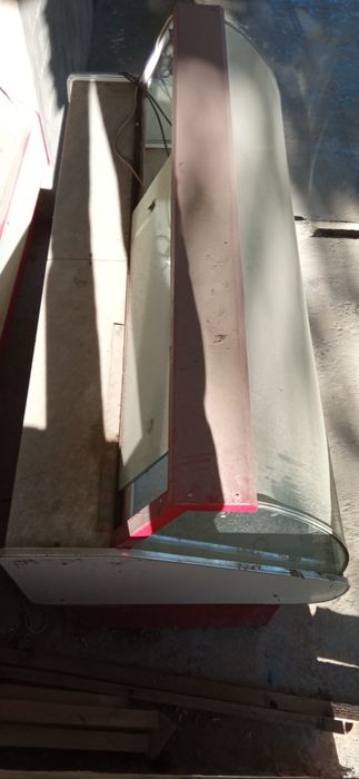 Продаю холодильник витринный