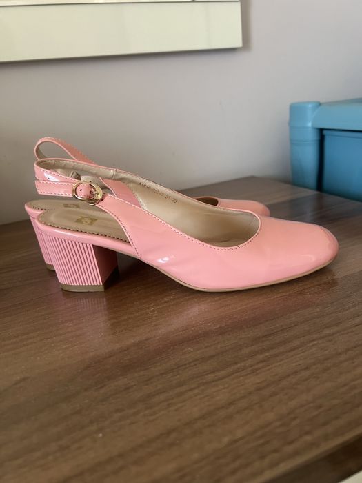 Босоножки 35размер новые