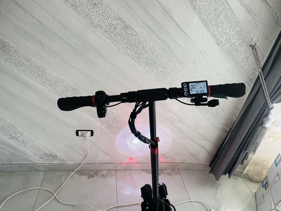 Vand trotineta  E-CORSS 2X2                    45 de milioane