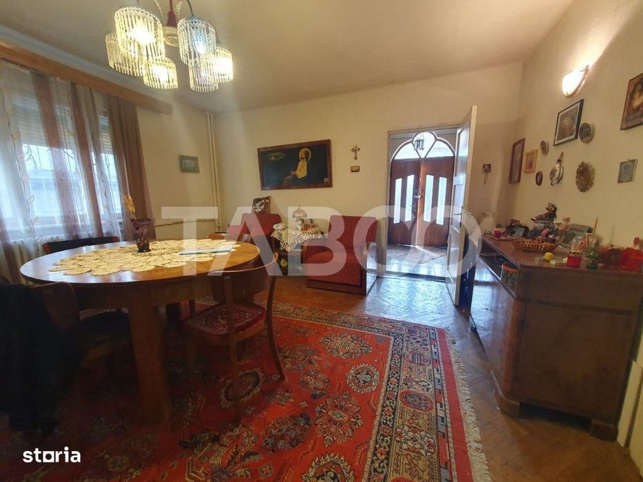 Casa 5 camere 374 mp utili + Anexa 75 mp in punctul 0 al Fagarasului