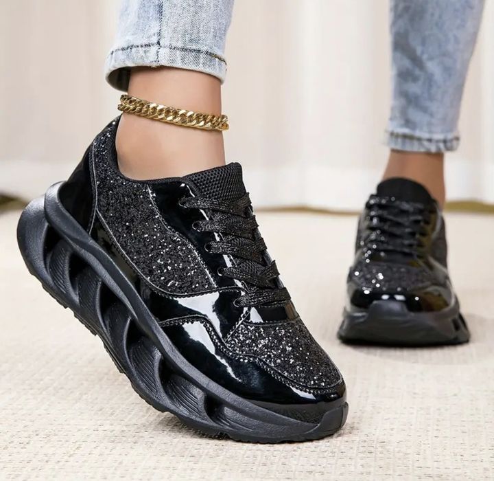 Олекотени дамски маратонки от еко черен лак