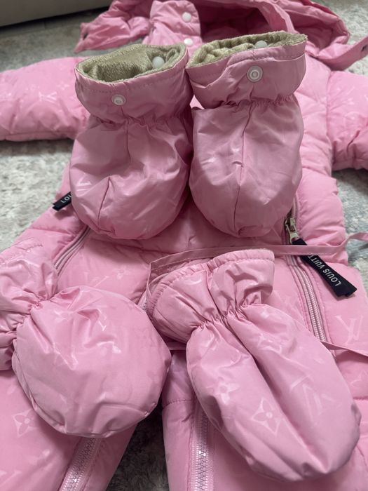 Продается зимни комбинезон детский