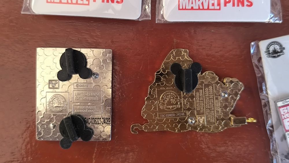 Оригинални Дисни  значки