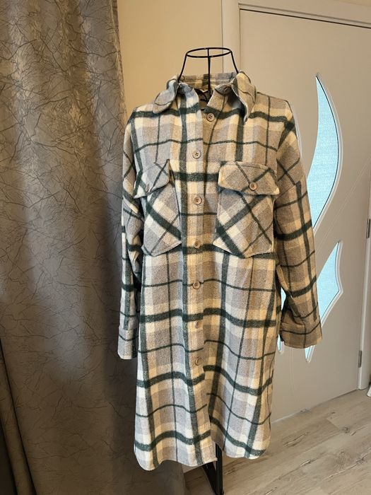 Дълга връхна риза.