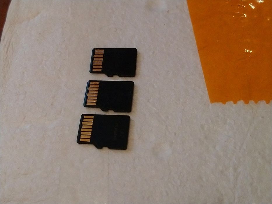 Продам  карту памяти для телефона