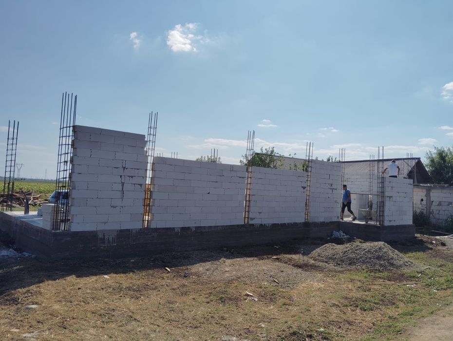 Construim Case la Rosu .