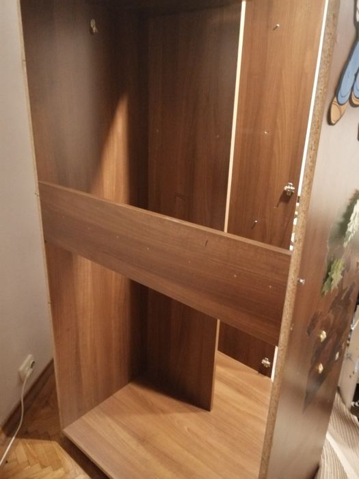 Dulap pe colt de vanzare