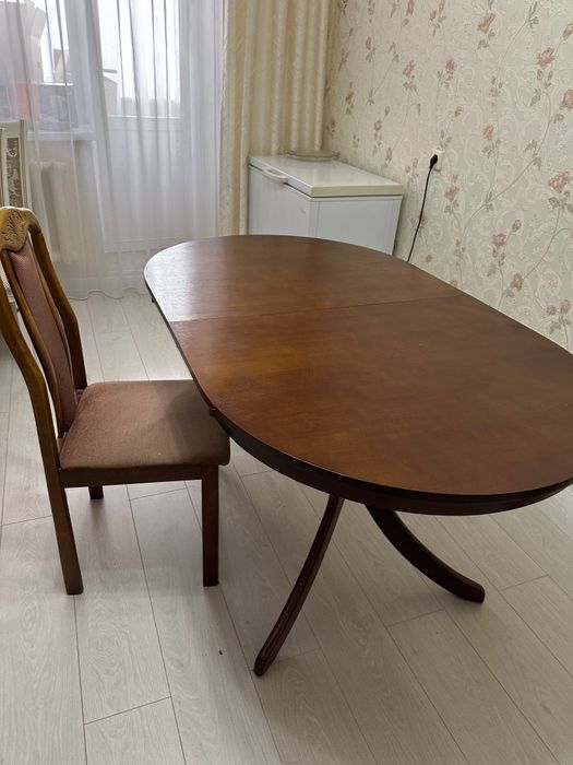 Продам стол +4 стулья