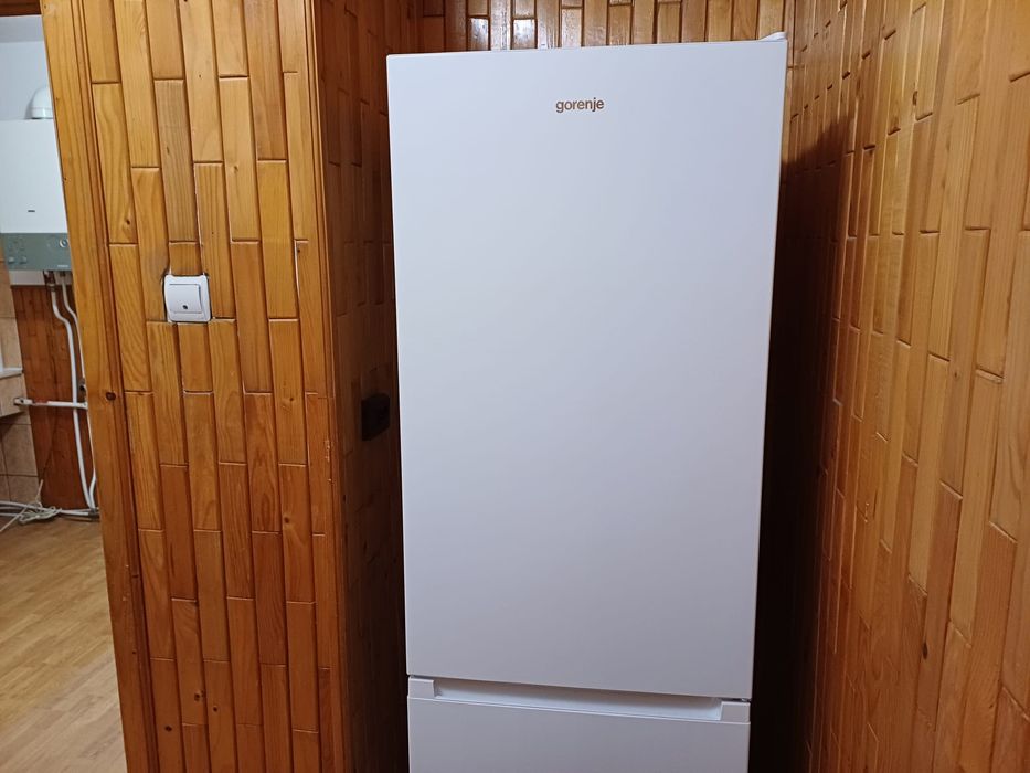 Ofer spre închiriere apartament cu 3 camere!