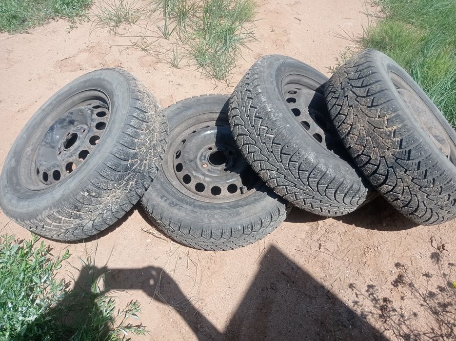 Шины резины с дисками зимние на 15 размер