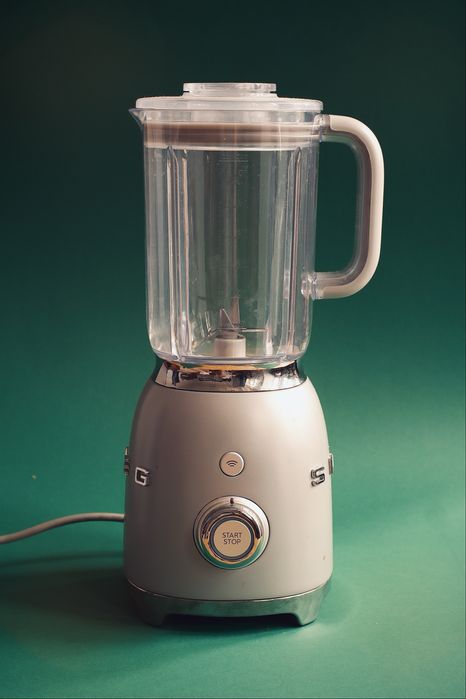 блендер Smeg BLF01 (50’s Style Retro Design)