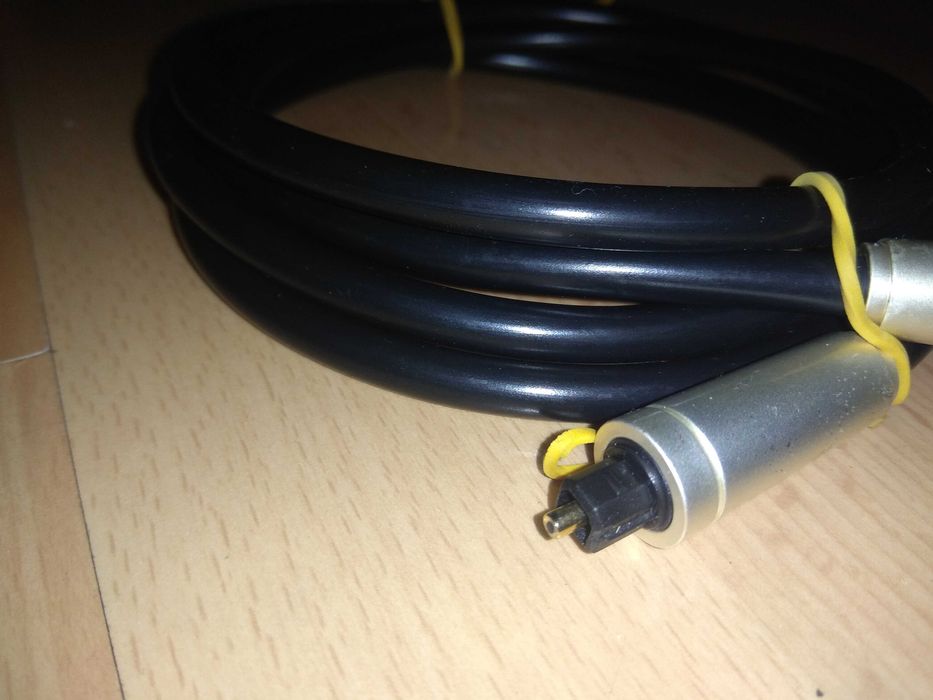 Качествен оптичен кабел 1,5m