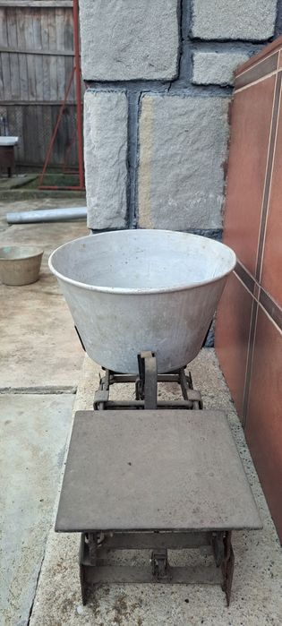 Cântar vechi cu greutăți
