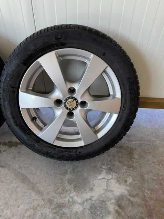 Комплект зимни гуми с джанти от Citroen: 2х Michelin  Alpin 5 215 55 r16 ; 2x Dunlop sp winter sport 4d 205 55 r16