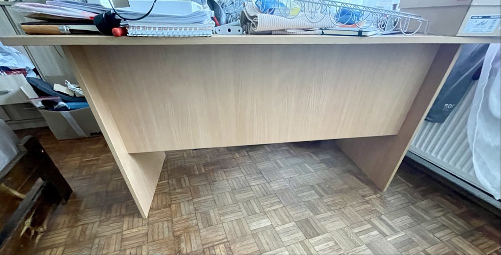 Vand urgent birou pentru calculator