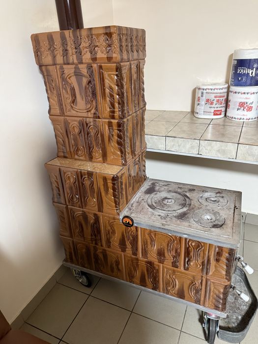 Sobă mobilă pe lemne