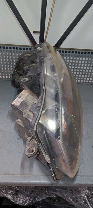 Far stanga volkswagen vw golf 6 break an 2010 cu urechi de prindere reparate