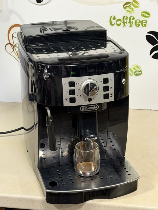 Кафемашина кафе автомат delonghi magnifica S с гаранция