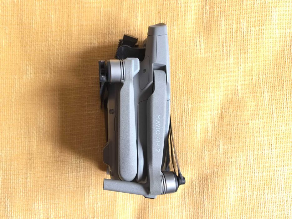 Продавам дрон DJI Mavic Air 2