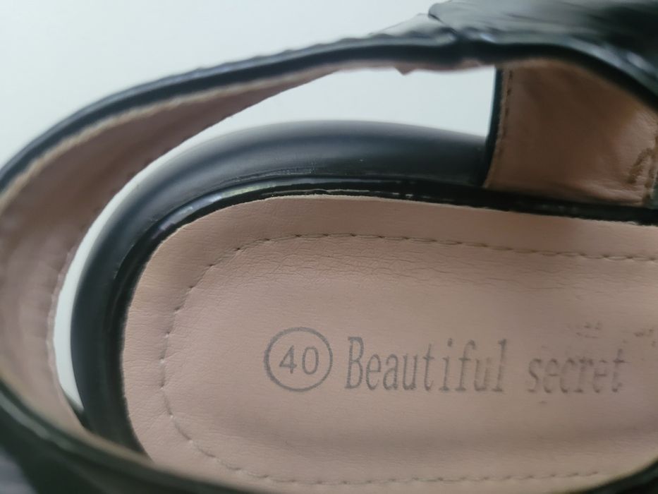 Сандалии женские