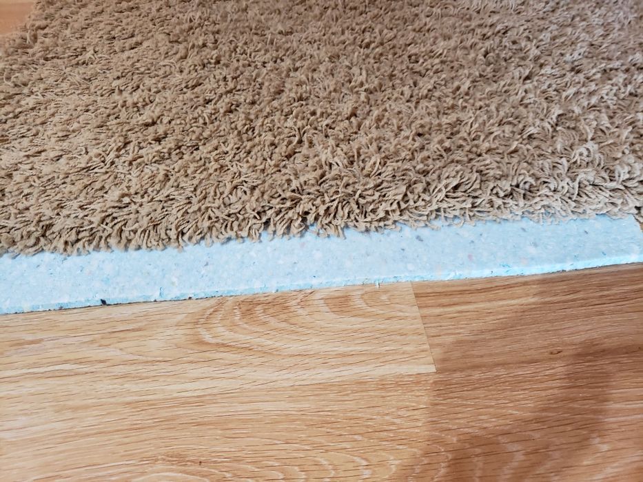 Гумена подложка за мокет