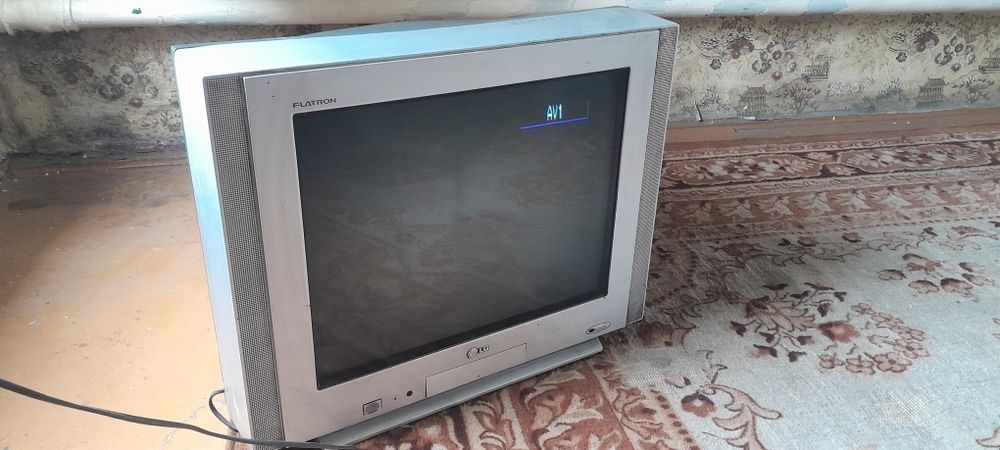 Продам старый телевизор LG Flatron
