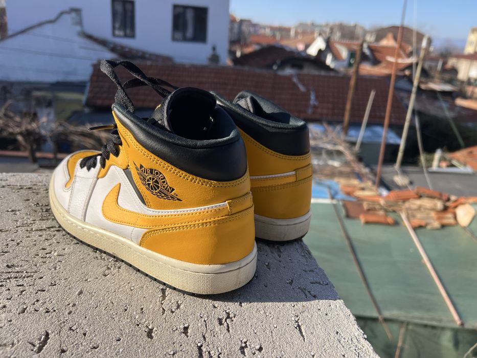 Nike Air Jordan 1 Retro 42 University Gold