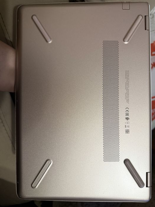 Лаптоп HP Pavilion 14" в цвят White & Rose Gold