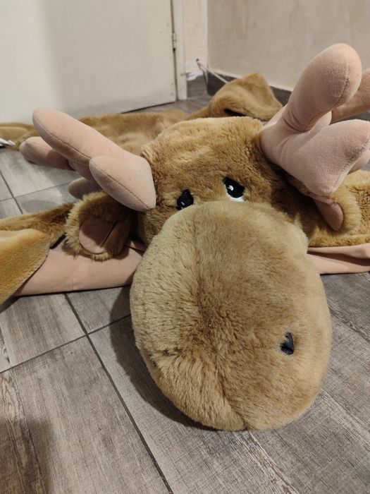 Мил, гальовен, благороден елен - килимче.