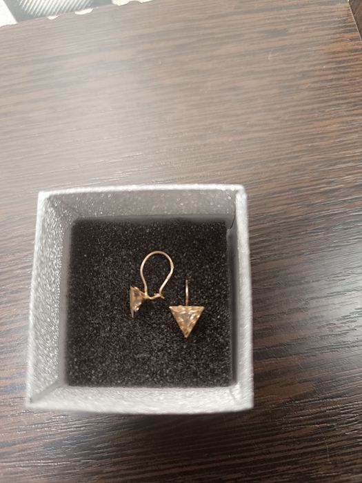 Продам золотые сережки