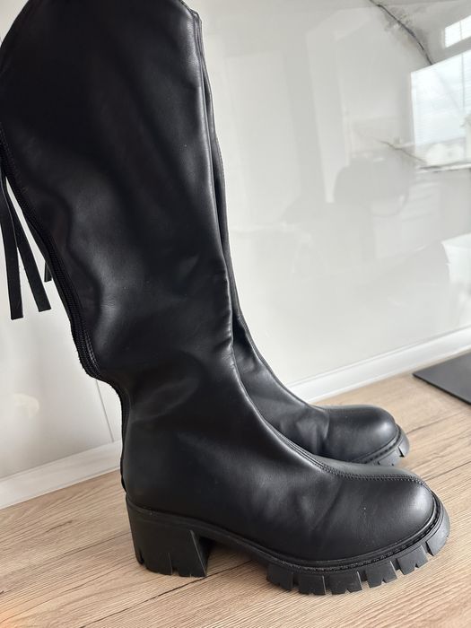 Cizme cu fermoar la spate