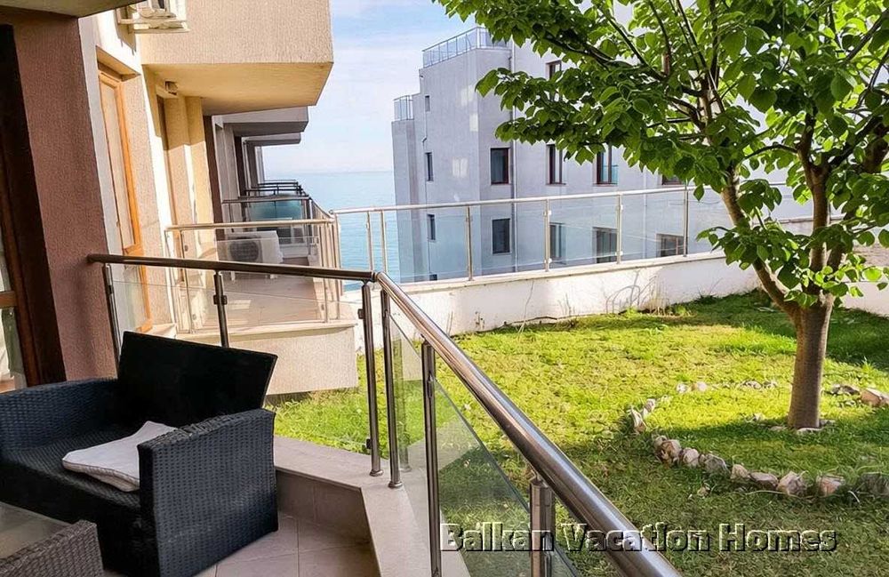 Стилен двустаен апартамент на брега на морето в Бяла