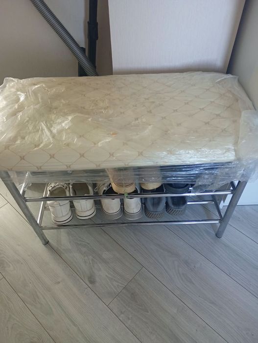 Продам вешалку.в отличном состоянии.