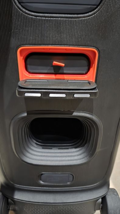 JBL PARTYBOX 320 с включени 2 миркофона