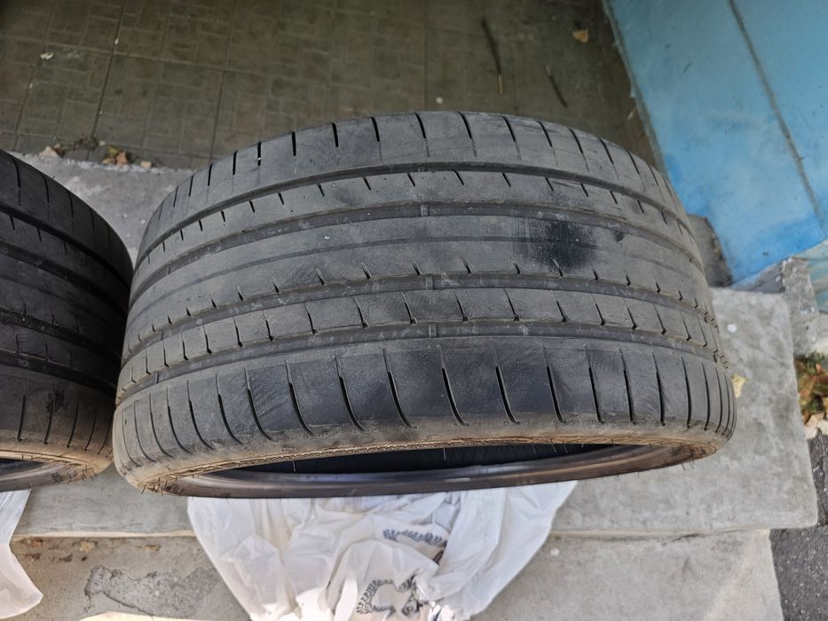 275/30 R20 Goodyear