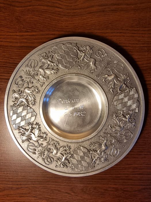 Farfurie Decorativă din Cositor Fabricată de Karl Zanzinger