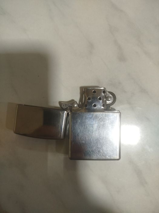 бензиновая зажигалка типа Zippo