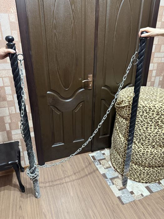Продам заградительные столбики с цепью