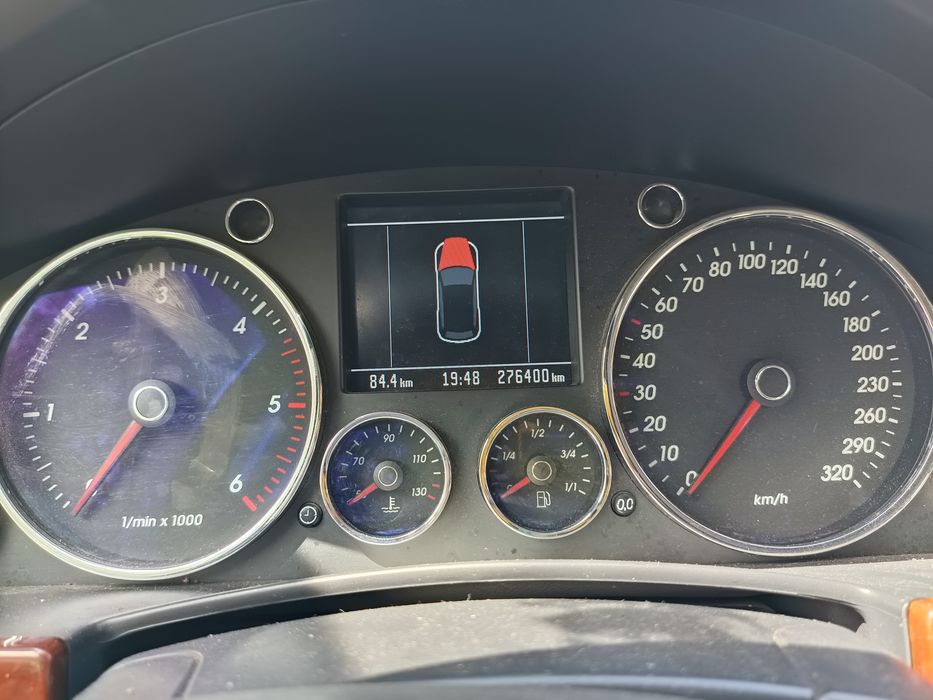 Продавам volkswagen touareg 5000 кубика TDI на части