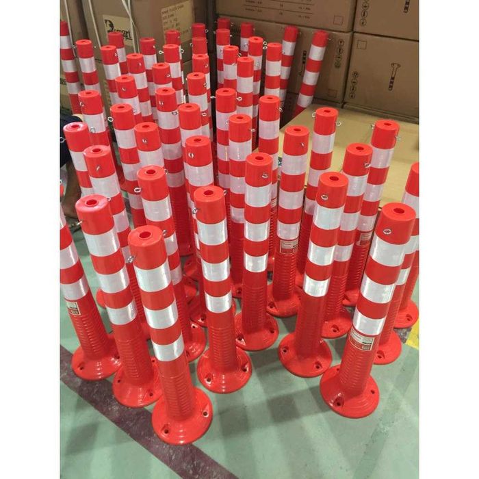 Сигнальный дорожный столбик