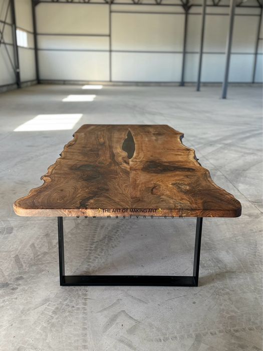 Трапезна маса от естествено дърво