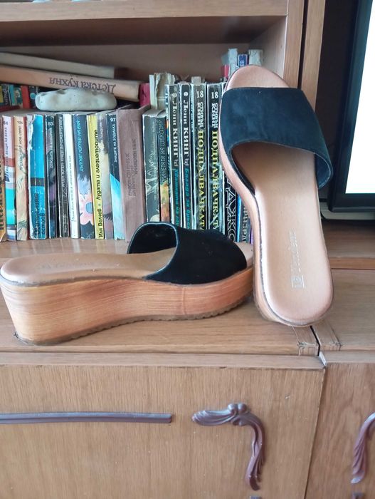 Четири броя рокли, две дълги и две по-къси