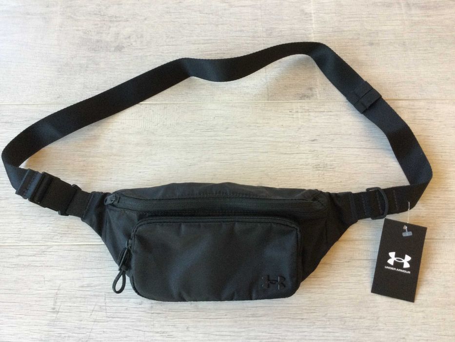 НОВА оригинална мъжка черна чанта чантичка за кръста "банан" crossbody bag UNDER ARMOUR от САЩ
