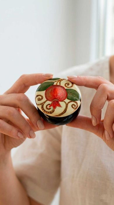 Ръчно изработена дървена кутия за пръстени и обеци – уникален подарък