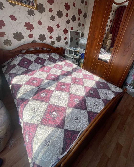 Продаю спальный гарнитур