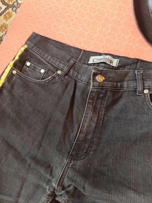 Брюки клёш, шляпа и туфли