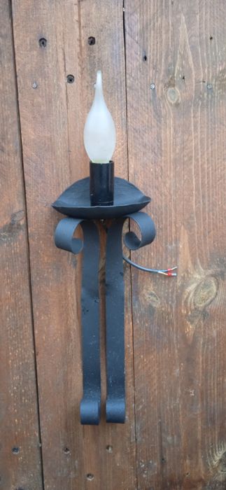 Нов Аплик за стена