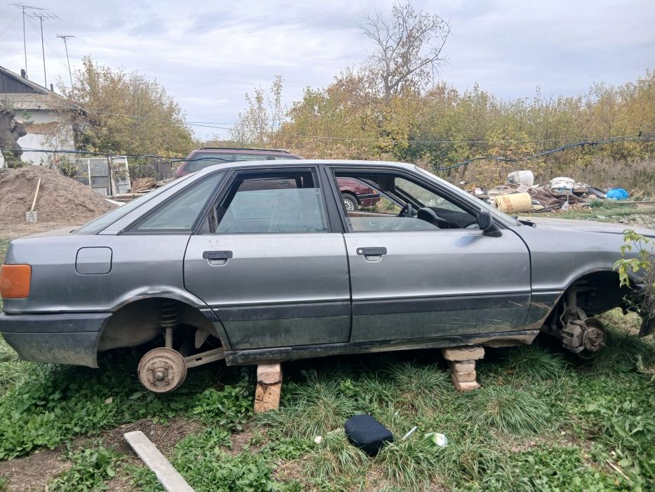 Продам машину ауди 80на запчасти