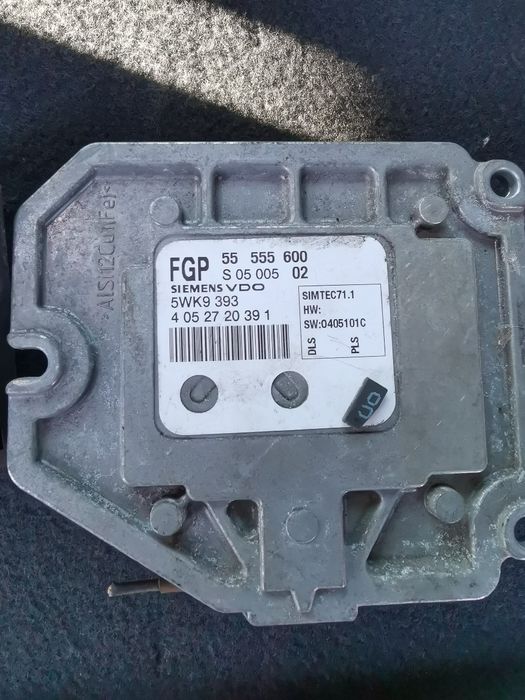 Компютърен блок ECU Siemens 5WK9 393 Опел Зафира А, Астра Г Z18XE